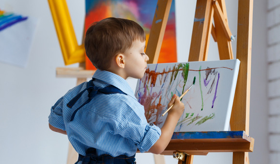 Child painting image_Gogogallery